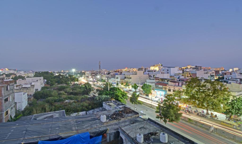 Treebo Paras Raj Near City Palace Udaipur Eksteriør billede