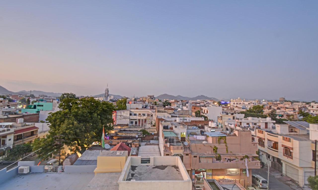 Treebo Paras Raj Near City Palace Udaipur Eksteriør billede